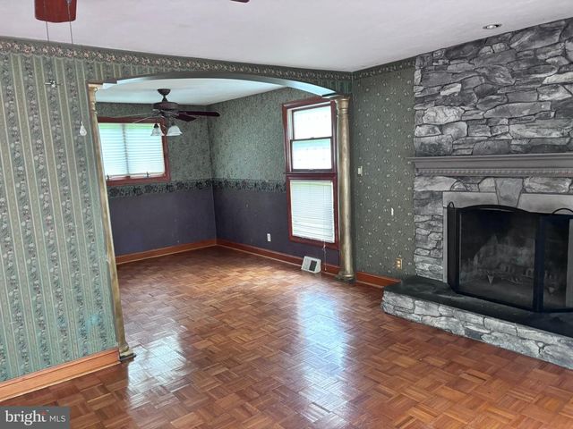 2350 N PARKVIEW DR, West Norriton, PA 19403