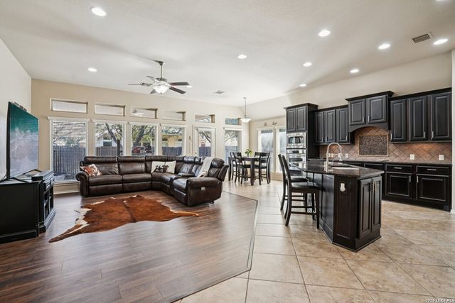 2993 Saddlehorn, Seguin, TX 78155