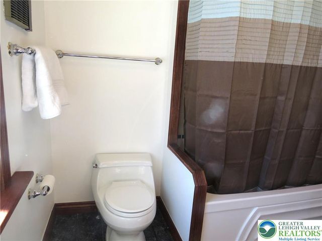 2028 Ealer Avenue, Wilson Boro, PA 18042