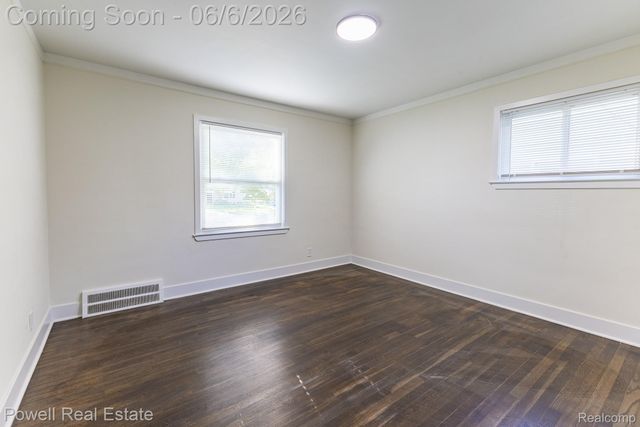 25246 Hayes Road, Roseville, MI 48066