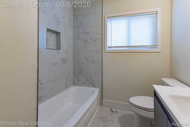 25246 Hayes Road, Roseville, MI 48066