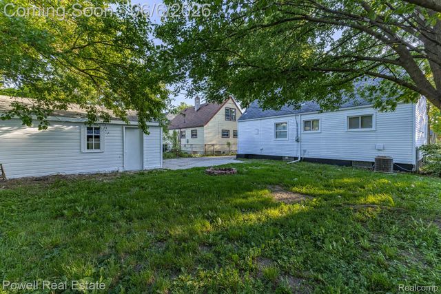 25246 Hayes Road, Roseville, MI 48066