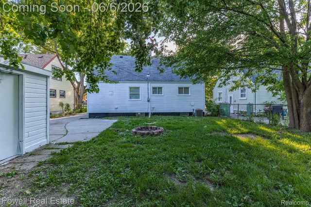 25246 Hayes Road, Roseville, MI 48066