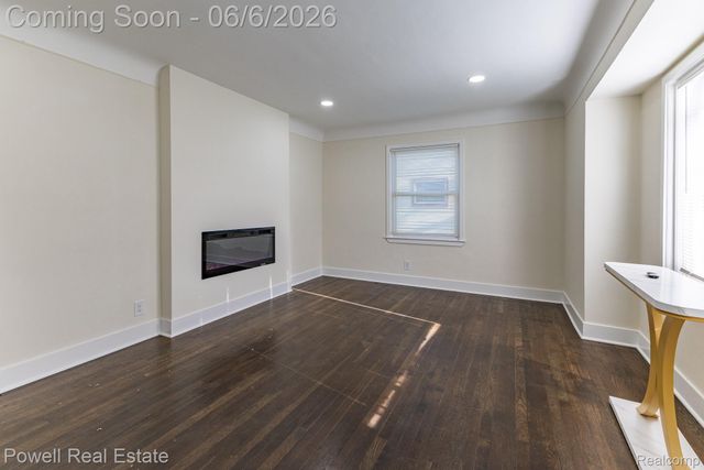 25246 Hayes Road, Roseville, MI 48066
