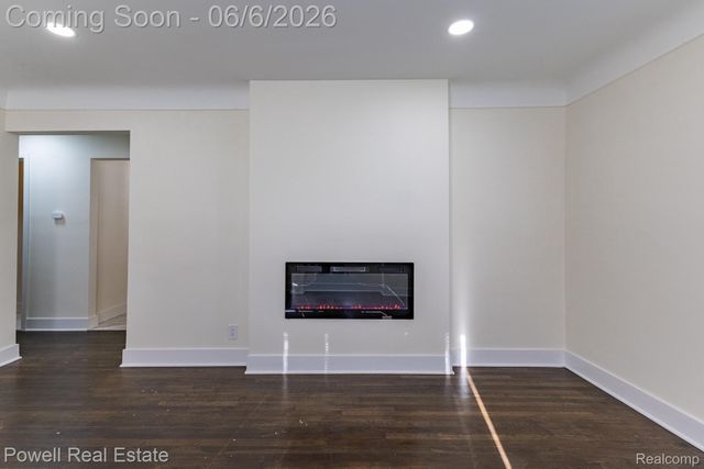 25246 Hayes Road, Roseville, MI 48066