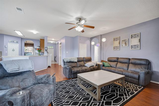 3209 Lone Trail Drive S, Texas City, TX 77591