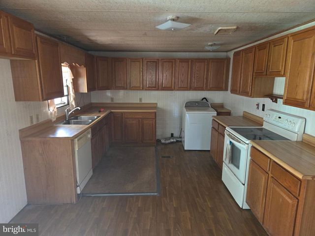 2500 BEAVER RUN RD, Burlington, WV 26710