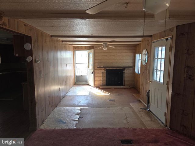 2500 BEAVER RUN RD, Burlington, WV 26710