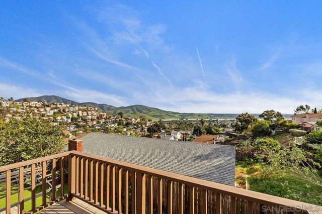 9545 Chestnut St, Spring Valley, CA 91977