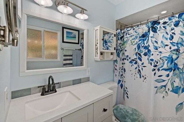 9545 Chestnut St, Spring Valley, CA 91977