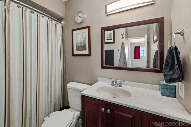 9545 Chestnut St, Spring Valley, CA 91977