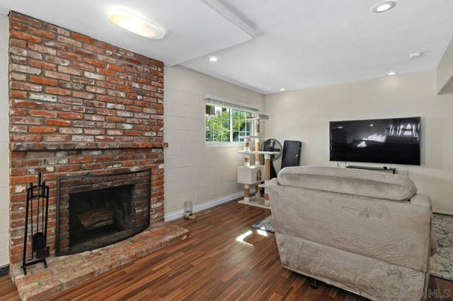 9545 Chestnut St, Spring Valley, CA 91977