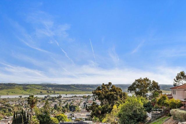 9545 Chestnut St, Spring Valley, CA 91977