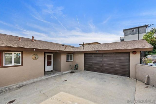 9545 Chestnut St, Spring Valley, CA 91977