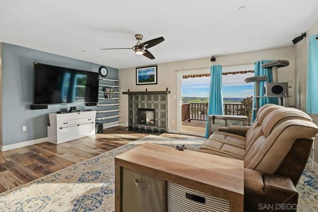 9545 Chestnut St, Spring Valley, CA 91977