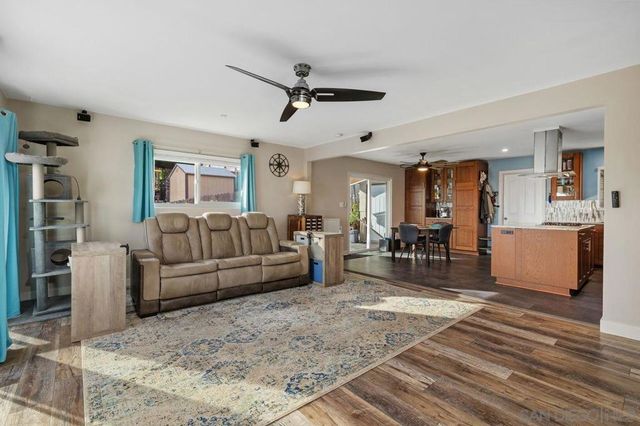 9545 Chestnut St, Spring Valley, CA 91977