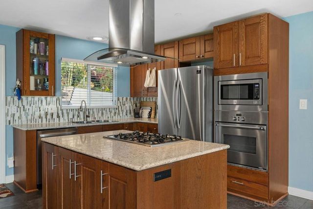 9545 Chestnut St, Spring Valley, CA 91977