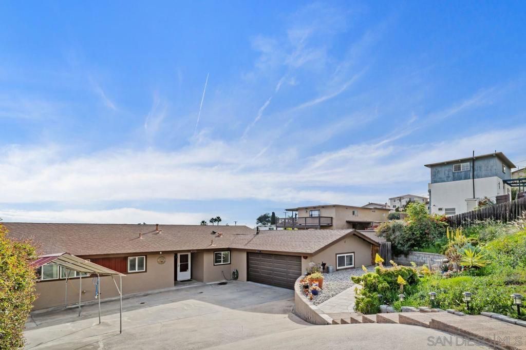 9545 Chestnut St, Spring Valley, CA 91977