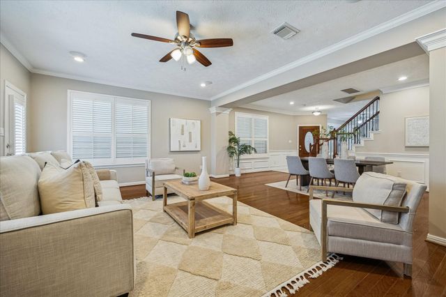 1327 Ella Place, Houston, TX 77008