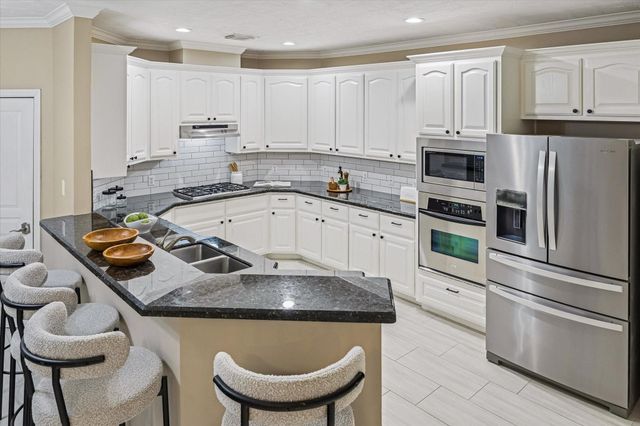 1327 Ella Place, Houston, TX 77008