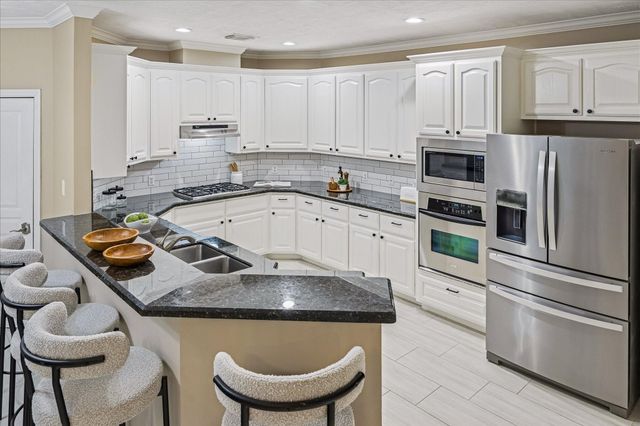 1327 Ella Place, Houston, TX 77008