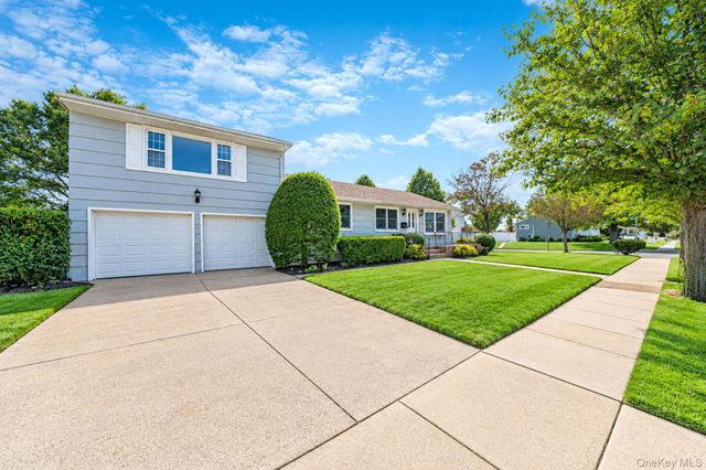 745 Anderson Avenue, Franklin Square, NY 11010
