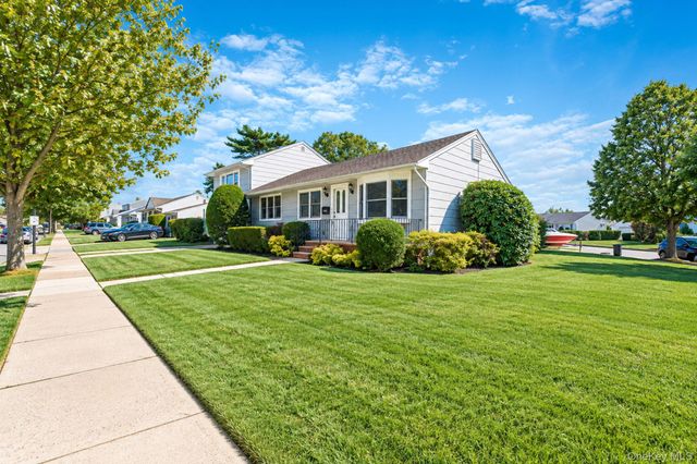 745 Anderson Avenue, Franklin Square, NY 11010