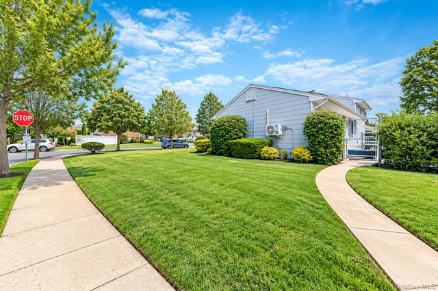 745 Anderson Avenue, Franklin Square, NY 11010