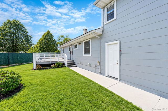 745 Anderson Avenue, Franklin Square, NY 11010