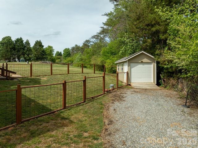 3680 Rocky Road, Lenoir, NC 28645