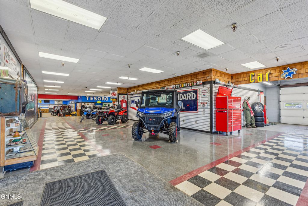 417 24th Street SW, Jamestown, ND 58401 photo 2