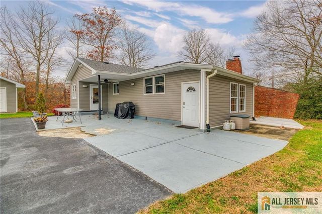 131 Pergola Avenue, Monroe, NJ 08831