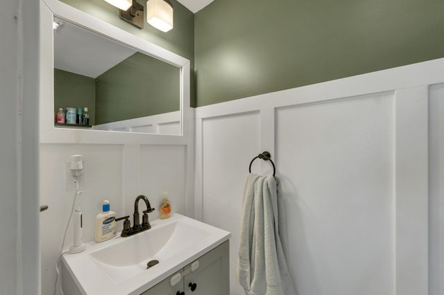 479 Lake Avenue, Manchester, NH 03103