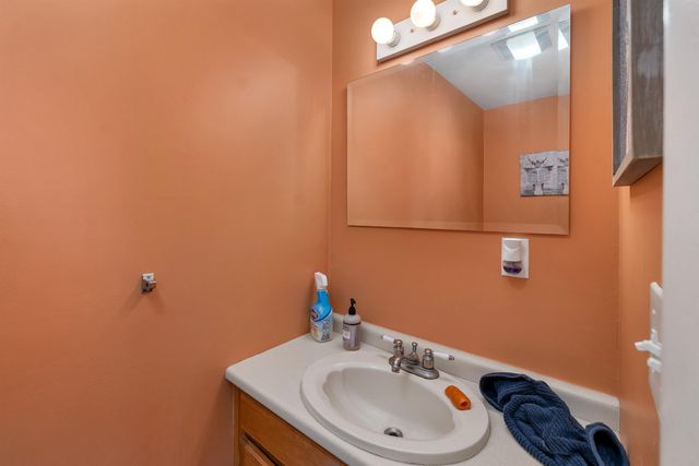 479 Lake Avenue, Manchester, NH 03103
