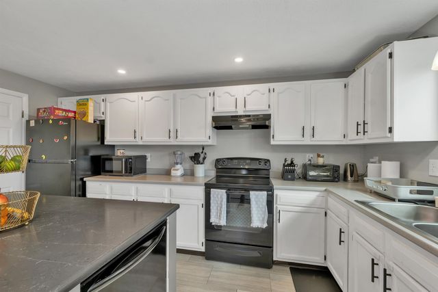 479 Lake Avenue, Manchester, NH 03103