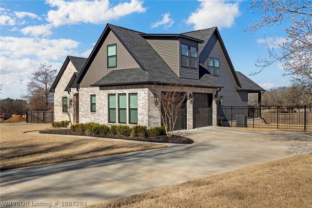 2015 Queensbury Way, Fort Smith, AR 72908