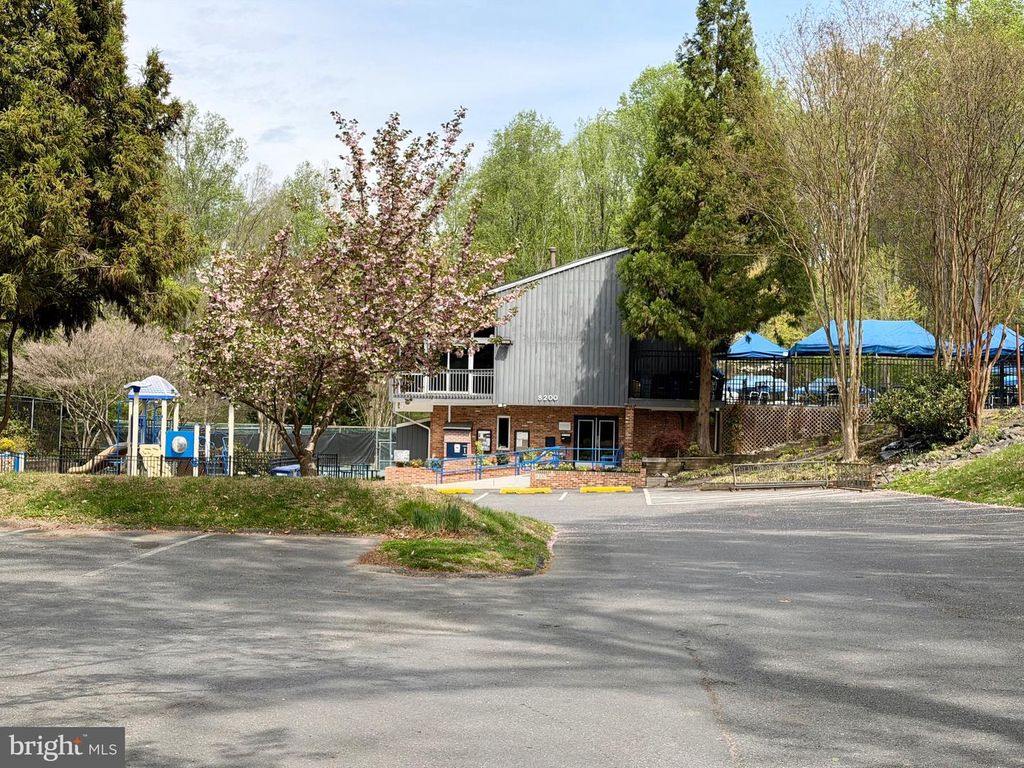 Image 17 of property listing at 8213 STONE TRAIL DR, Bethesda, MD 20817