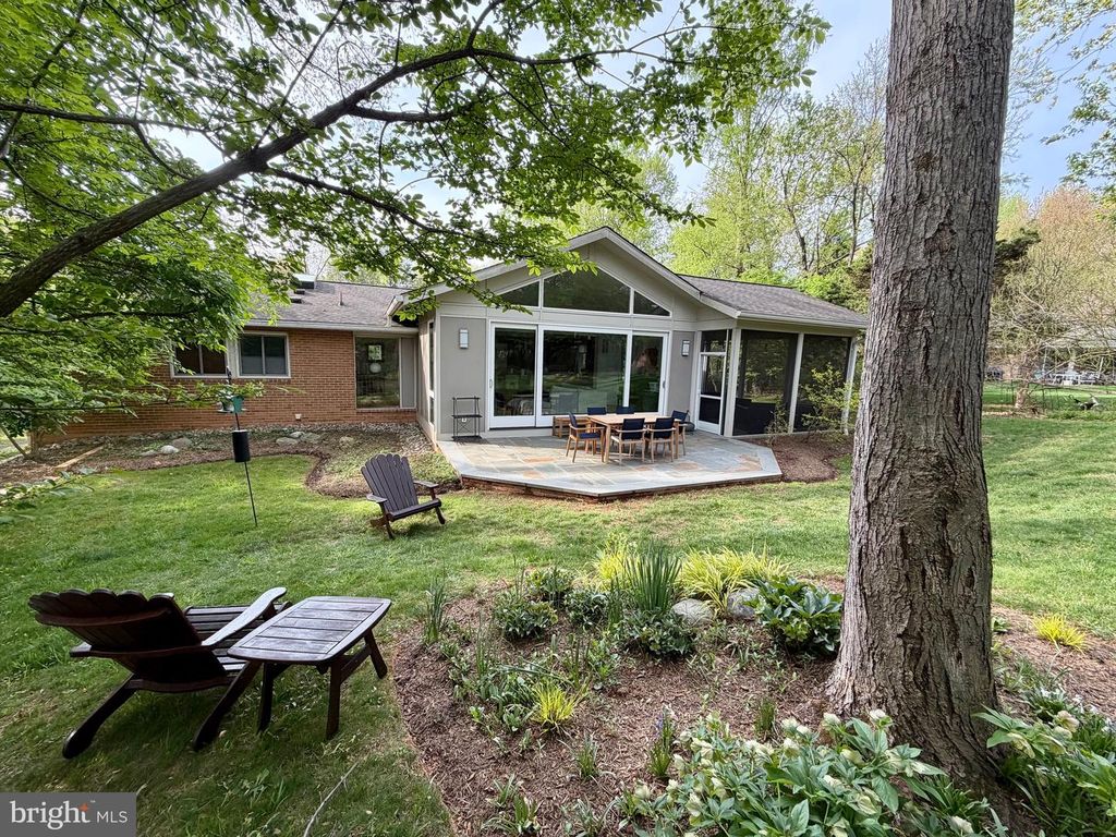 Image 2 of property listing at 8213 STONE TRAIL DR, Bethesda, MD 20817