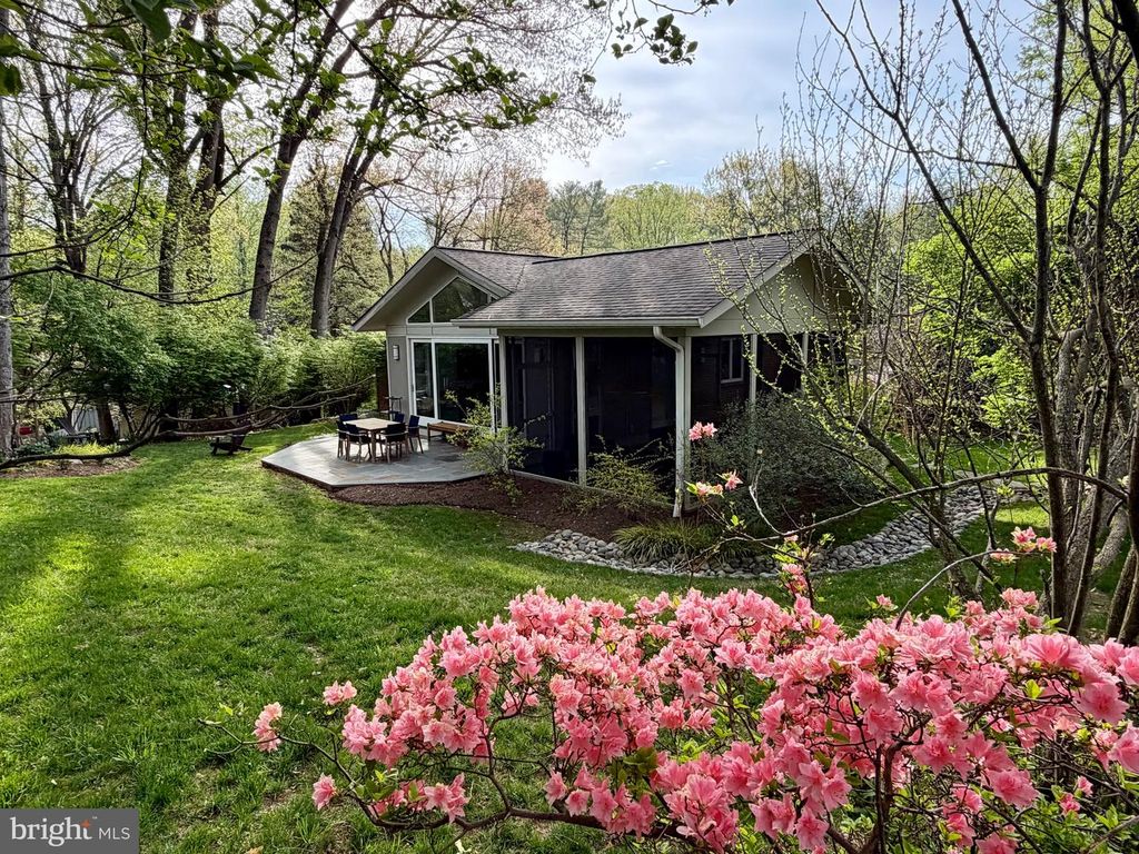 Image 3 of property listing at 8213 STONE TRAIL DR, Bethesda, MD 20817