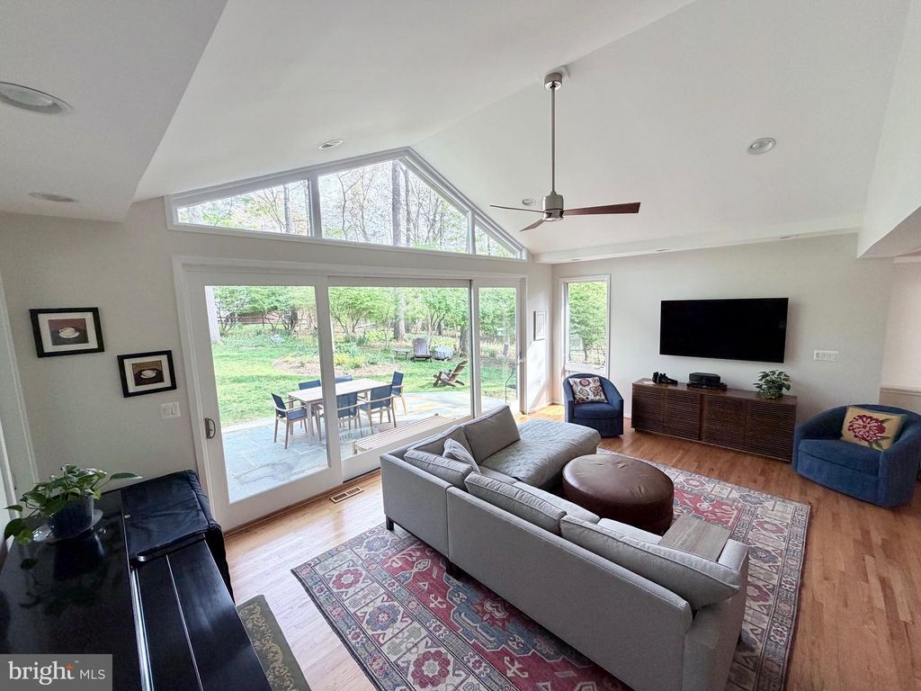 Image 5 of property listing at 8213 STONE TRAIL DR, Bethesda, MD 20817