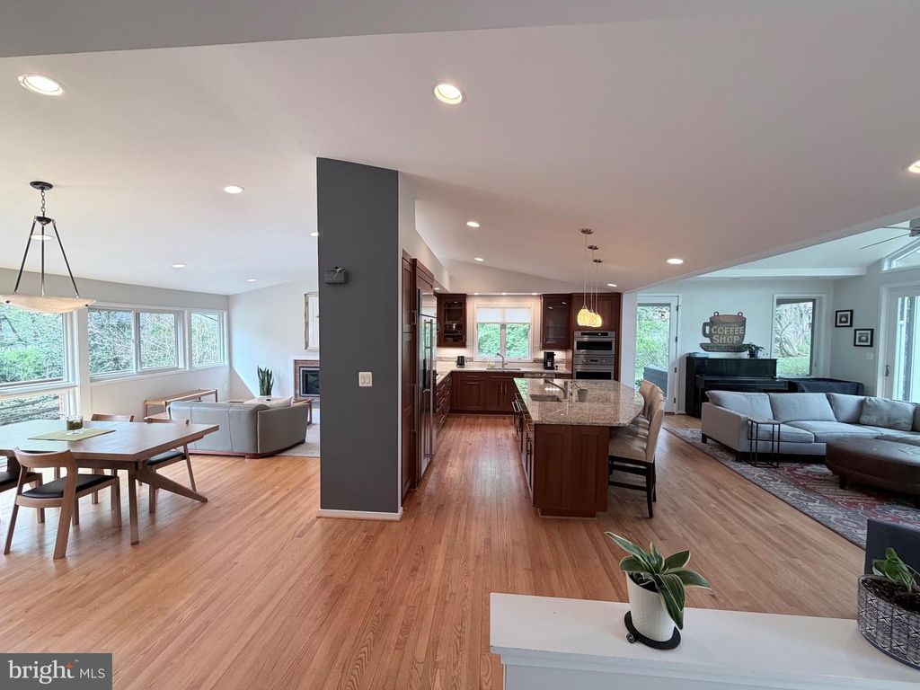 Image 6 of property listing at 8213 STONE TRAIL DR, Bethesda, MD 20817