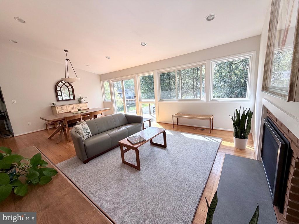 Image 8 of property listing at 8213 STONE TRAIL DR, Bethesda, MD 20817