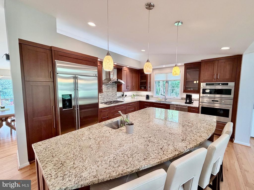 Image 9 of property listing at 8213 STONE TRAIL DR, Bethesda, MD 20817