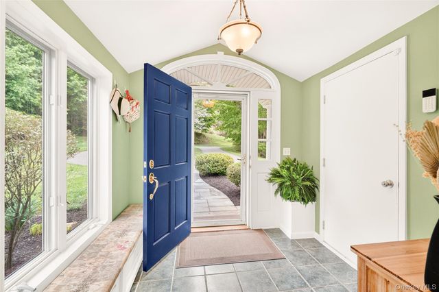 24 Overlook Drive, Pawling, NY 12564