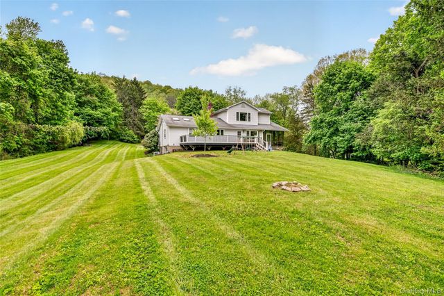 24 Overlook Drive, Pawling, NY 12564