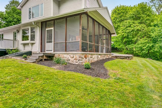 24 Overlook Drive, Pawling, NY 12564