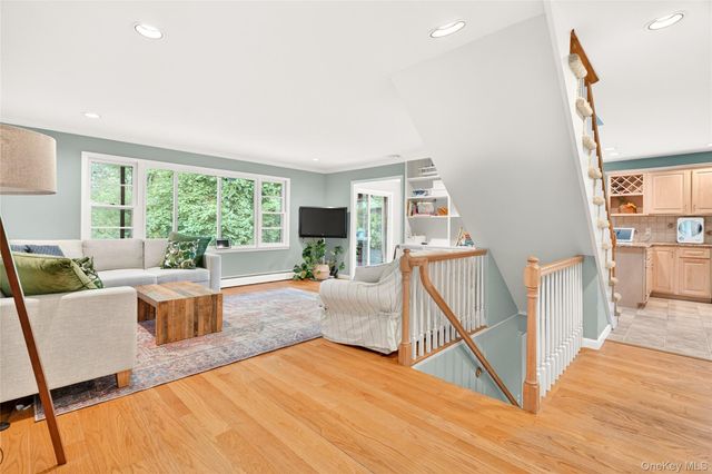 24 Overlook Drive, Pawling, NY 12564