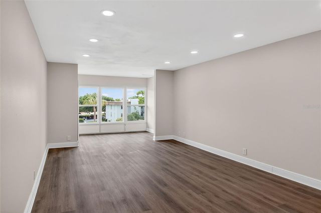 333 LAKE HOWARD DRIVE NW 312B, Winter Haven, FL 33880