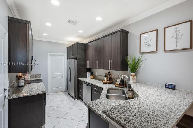 3944 Poinciana Ln, Hollywood, FL 33021