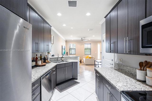 3944 Poinciana Ln, Hollywood, FL 33021